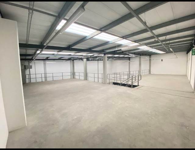 608M² WAREHOUSE TO LET IN STIKLAND INDUSTRIAL