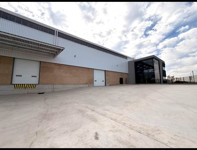 3,107M² WAREHOUSE TO LET IN AIRPORT PARK