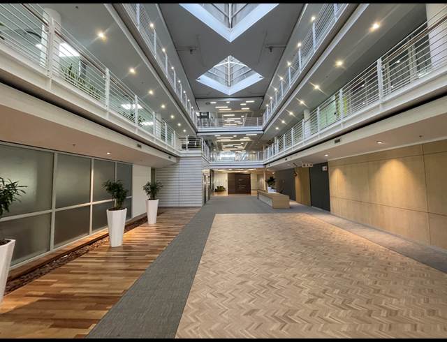 260M² OFFICE TO LET IN WATERFRONT