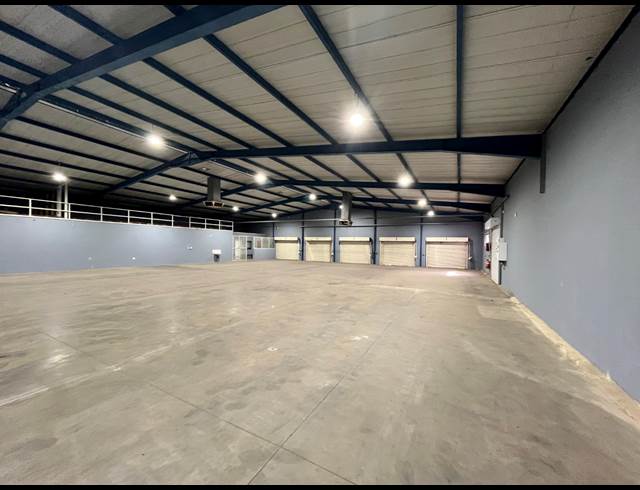 1,182M² WAREHOUSE TO LET IN FOUNDERS HILL