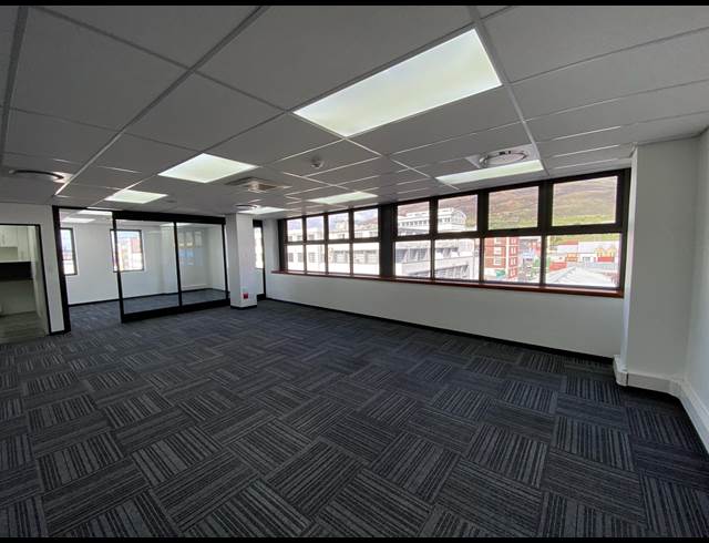 156M² OFFICE TO LET IN WOODSTOCK