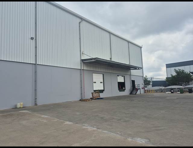 3,280M² WAREHOUSE TO LET IN LONGMEADOW