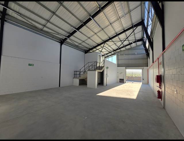 500M² WAREHOUSE TO LET IN SOMERSET WEST CENTRAL