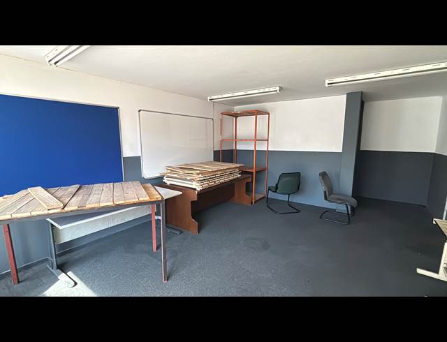 333M² WAREHOUSE TO LET IN JET PARK