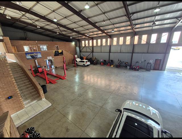 920M² WAREHOUSE TO LET IN AIRPORT PARK