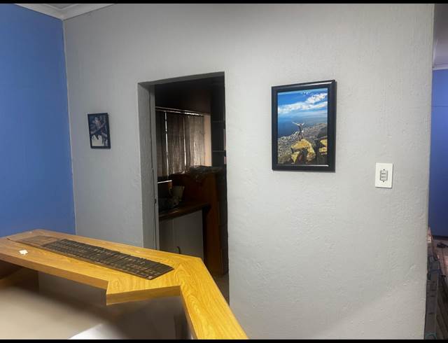 20M² MEDICAL SUITE TO LET IN ORANGE GROVE
