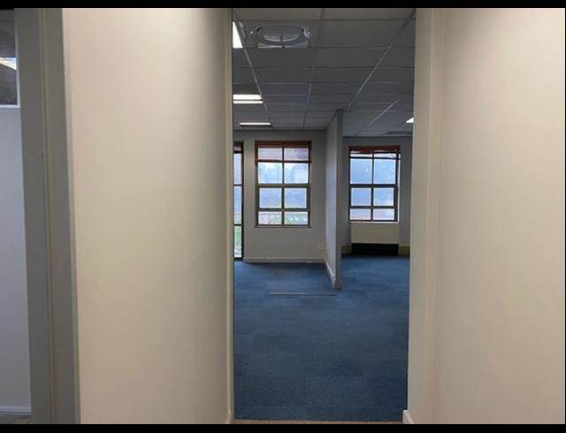 235M² OFFICE RENTED IN RONDEBOSCH
