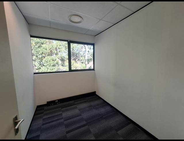 104M² OFFICE TO LET IN HYDE PARK