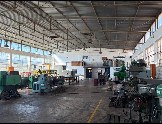 1,000M² WAREHOUSE TO LET IN ROBERTSHAM