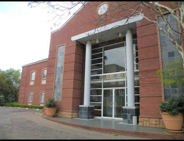 75M² BUILDING TO LET IN FOURWAYS