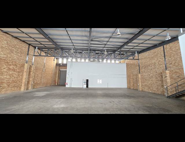 866M² WAREHOUSE TO LET IN NORTH RIDING