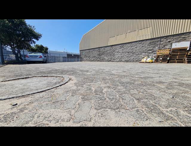 595M² WAREHOUSE TO LET IN OTTERY EAST