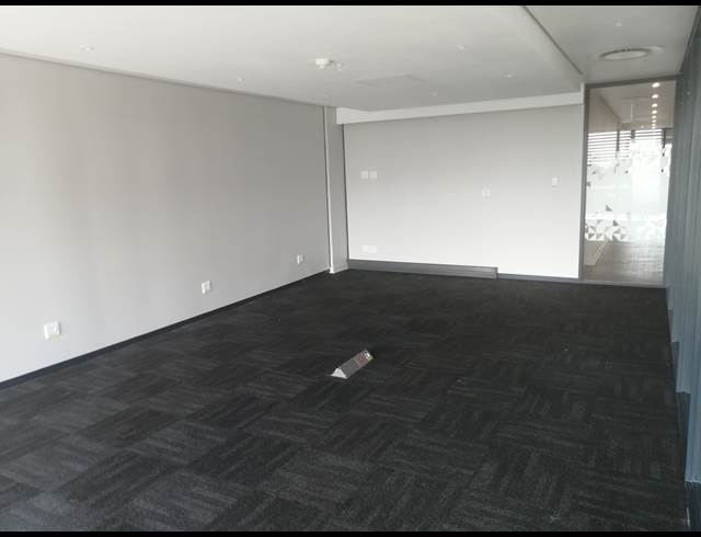 1,678.58M² OFFICE TO LET IN LA LUCIA RIDGE