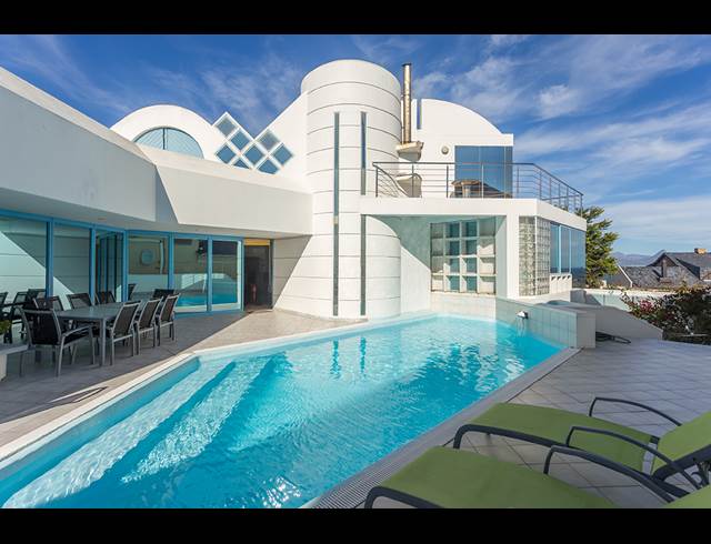 4 BEDROOM HOUSE TO LET IN BLOUBERGSTRAND