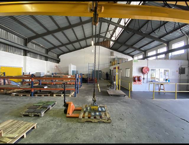 265M² WAREHOUSE RENTED IN EPPING INDUSTRIAL