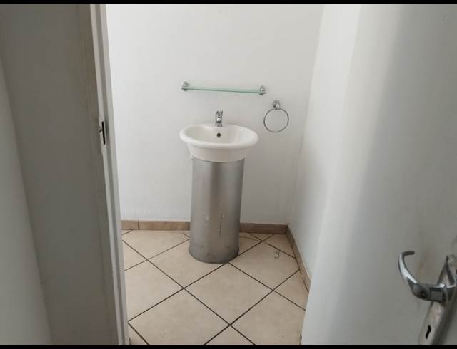 65M² OFFICE TO LET IN SONHEUWEL