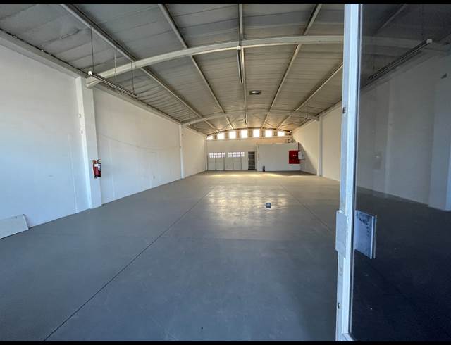 200M² BUSINESS CENTRE TO LET IN HUGHES