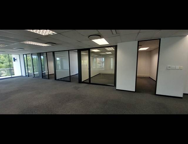 669M² OFFICE TO LET IN BRYANSTON