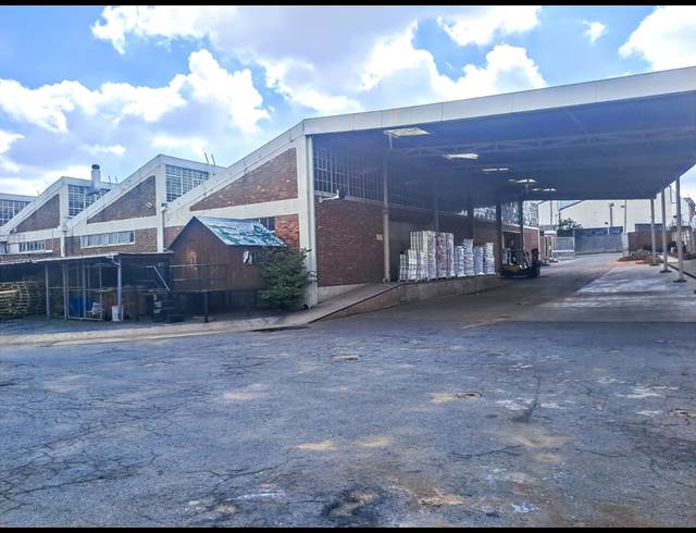 1,100M² WAREHOUSE TO LET IN LONGDALE