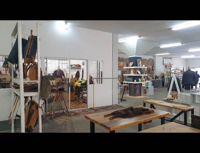 800M² SHOWROOM TO LET IN WOODSTOCK