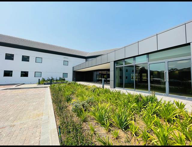 425M² OFFICE TO LET IN VORNA VALLEY