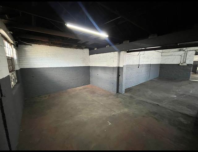 149M² WORKSHOP TO LET IN VULCANIA