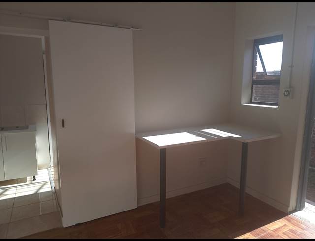 1 bed property to rent in FLORIDA