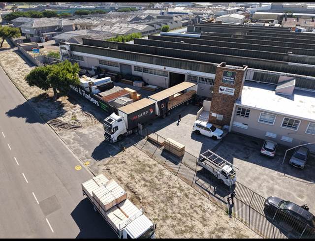 2,900M² WAREHOUSE TO LET IN EPPING INDUSTRIAL