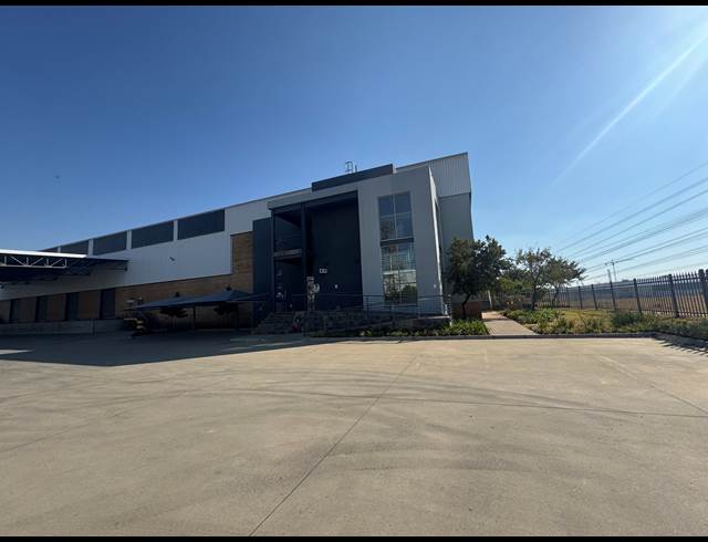 4,626M² WAREHOUSE TO LET IN GOSFORTH PARK