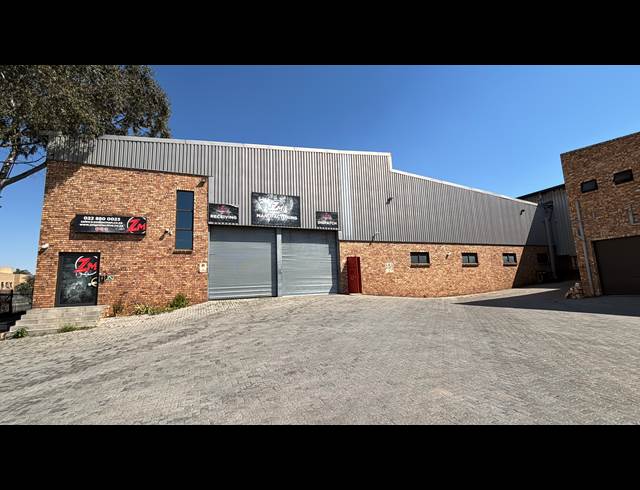 2,369M² WAREHOUSE TO LET IN JET PARK