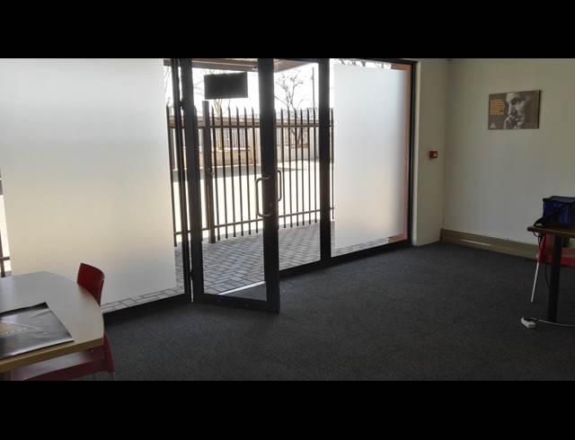5,631M² WAREHOUSE TO LET IN POMONA