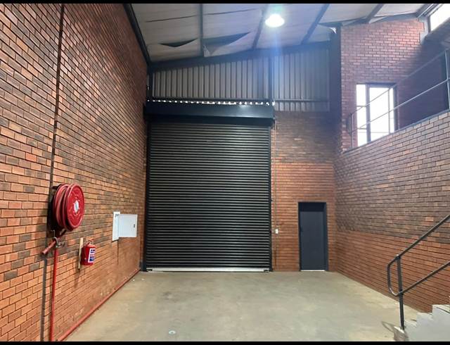 378M² WAREHOUSE TO LET IN THETA