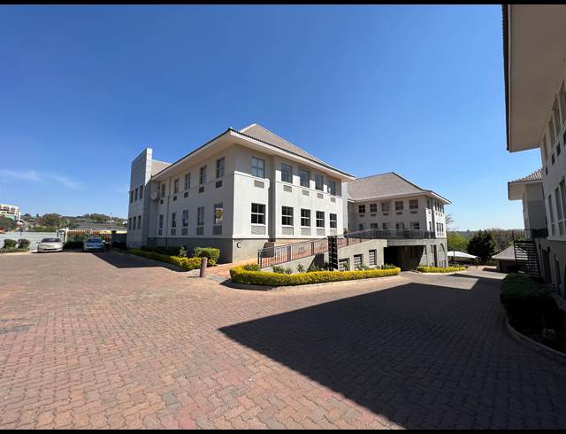 130M² SERVICED OFFICE TO LET IN HYDE PARK