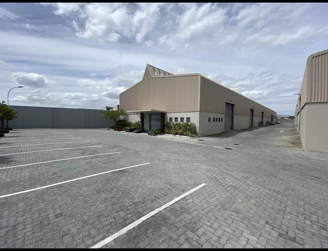2,700M² WAREHOUSE RENTED IN EPPING INDUSTRIAL
