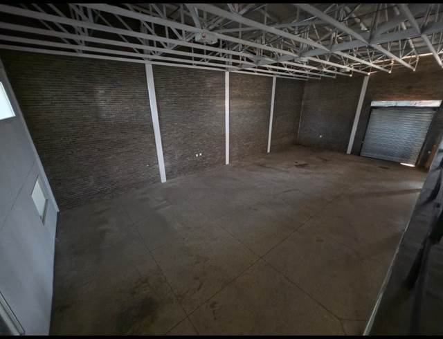 550M² WAREHOUSE TO LET IN STORMILL
