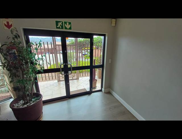 20M² SERVICED OFFICE TO LET IN ROCKY DRIFT