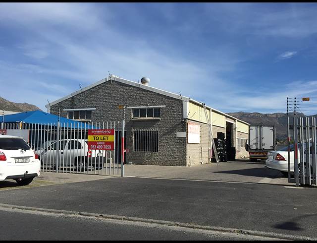 198M² WAREHOUSE RENTED IN RETREAT