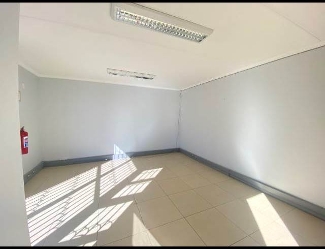 302M² WAREHOUSE TO LET IN STIKLAND INDUSTRIAL