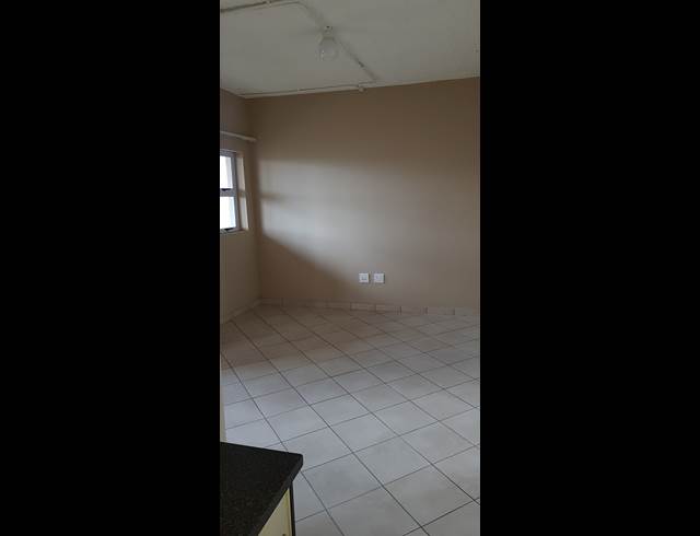 2 bed property to rent in KEMPTON PARK CBD