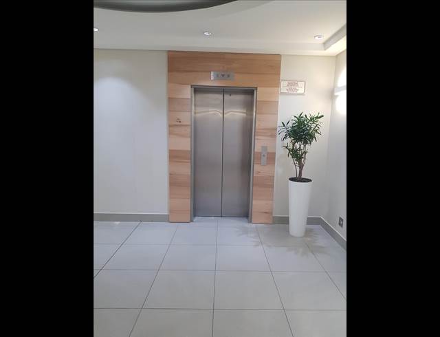 129M² OFFICE TO LET IN CENTURY CITY