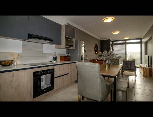 2 bed property to rent in VREDEKLOOF HEIGHTS