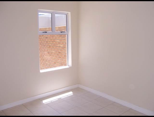 5 bed property to rent in SALT RIVER