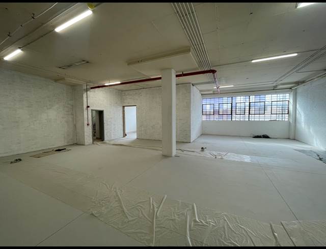 1,600M² OFFICE TO LET IN GARDENS