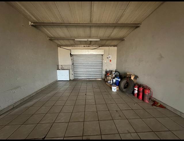 80M² RETAIL TO LET IN NAAUWPOORT