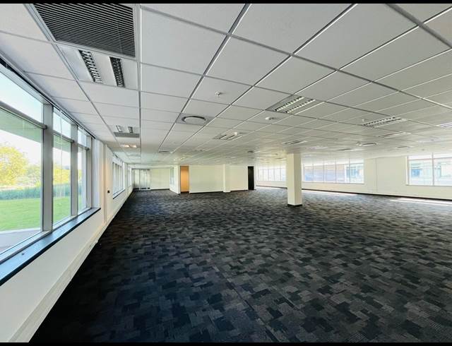 2,000M² OFFICE TO LET IN WATERFALL