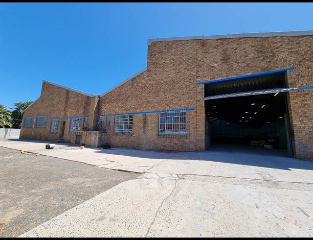 950M² WAREHOUSE TO LET IN STIKLAND INDUSTRIAL