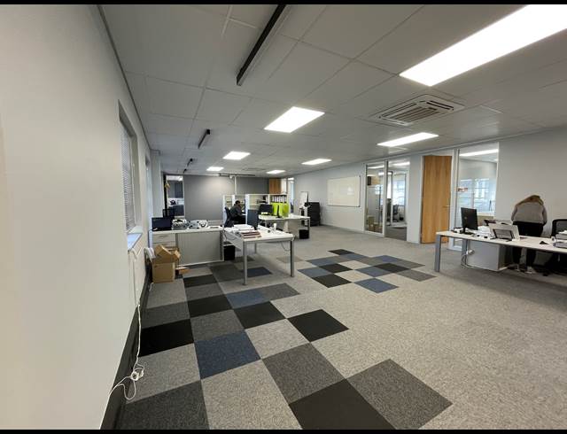 425M² OFFICE TO LET IN BRYANSTON