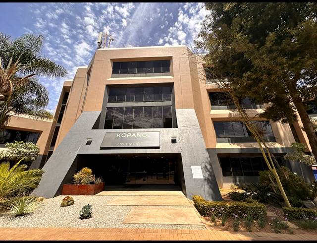 1,400M² OFFICE TO LET IN PARKTOWN