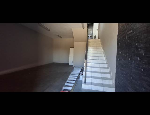 130M² BUILDING TO LET IN MOREHILL