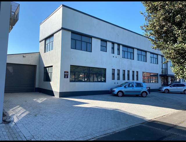 900M² WAREHOUSE RENTED IN PAARDEN EILAND